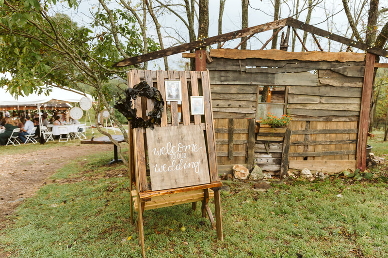 An old barnwood wall at the Event Center entrance at Dockley Ranch